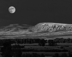 2016-0904-MoonOverMesa-Vivessa-B&W-11x14-CWR