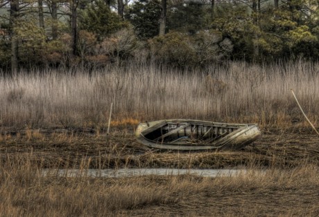 2011-0202-BeachedOpenBoat-8938-HDR-13X19-CWR